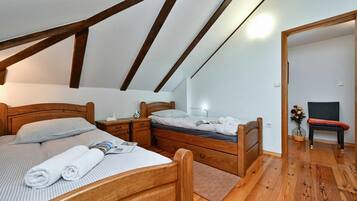 Family House, Multiple Bedrooms, Mountainside (Hunting Lodge) | 3 bedrooms, free WiFi, bed sheets
