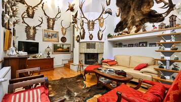 Family House, 3 Bedrooms, Balcony, Mountainside (Hunting Lodge Hills Retreat) | Living area | Flat-screen TV, stereo