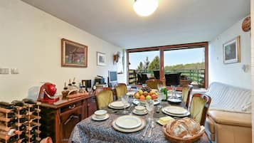 Family House, 3 Bedrooms, Balcony, Mountainside (Hunting Lodge) | Dining