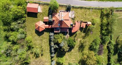 Hunting Lodge Hills Retreat