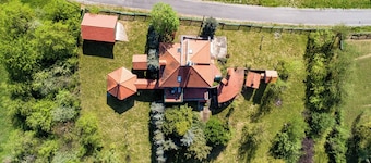 Hunting Lodge Hills Retreat