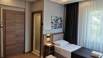 Frette Italian sheets, premium bedding, in-room safe, desk