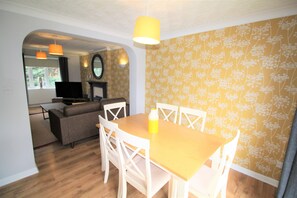 Dining - Warmsworth - 3 Bed Detached - Quiet Cul De Sac
Refurbished to a high standard (Doncaster)