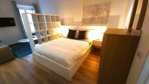 1 bedroom, in-room safe, desk, iron/ironing board