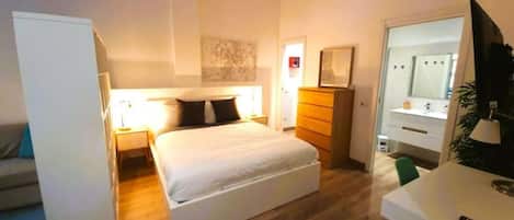 1 bedroom, in-room safe, desk, iron/ironing board