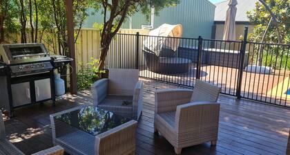 Mansfield House with Solar Heated Pool - Pet & Disable Friendly