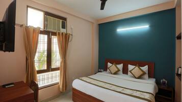 In-room safe, soundproofing, free WiFi