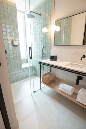 Kamar Double | Seprai premium, selimut bulu angsa, dan tempat tidur Select Comfort