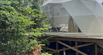 Indulge in luxurious bliss : private Hot Tub, kayaking. So much more