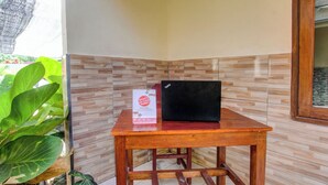 Reception - Hotel O Inn Homestay (Janapria)