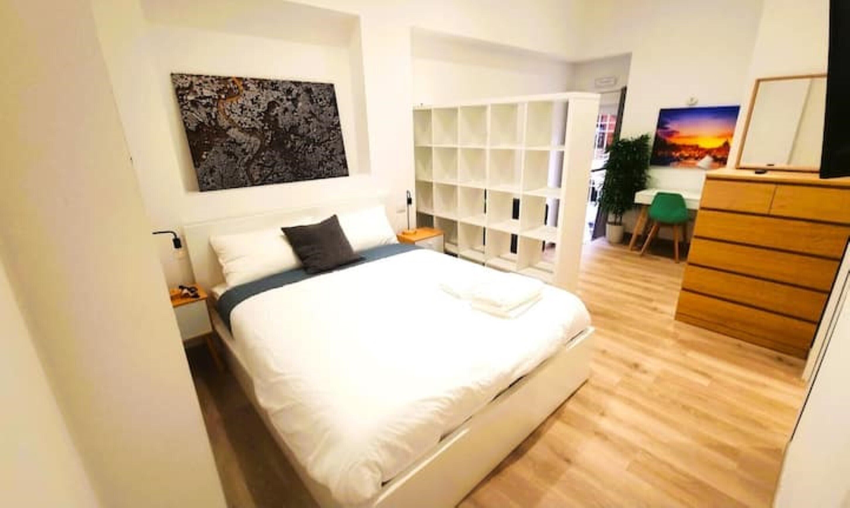 2 Schlafzimmer, Zimmersafe, Schreibtisch, Bügeleisen/Bügelbrett