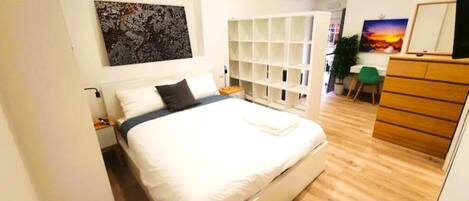 2 soverom, safe på rommet, skrivebord og strykejern/-brett