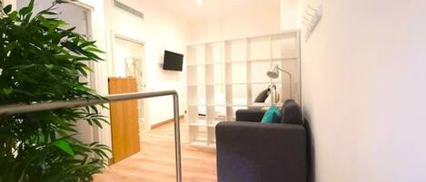 2 chambres, coffres-forts dans les chambres, bureau