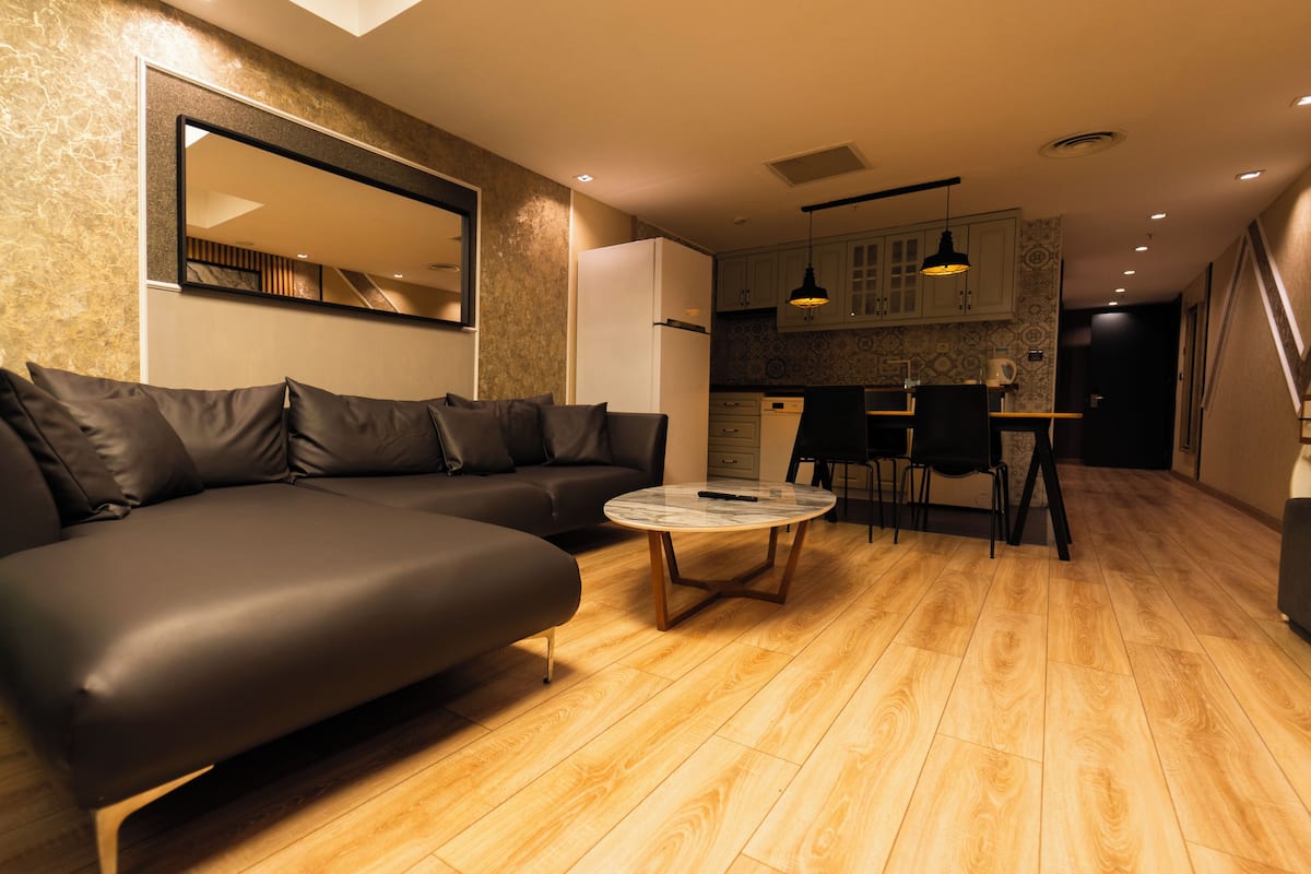 Junior Suite, 2 Queen Beds | 1 camera, una cassaforte in camera, tende oscuranti, insonorizzazione