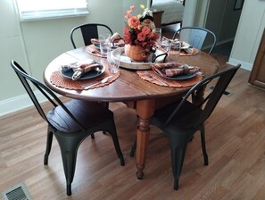 Dining - Cozy country home, pet friendly 20.00 per pet fee (Dryden)