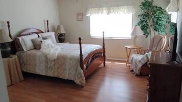 3 dormitorios, escritorio, tabla de planchar con plancha y wifi