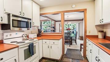 Microwave, dishwasher, cookware/dishes/utensils