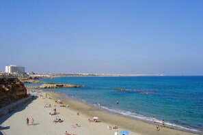 Beach nearby, sun-loungers, beach towels
