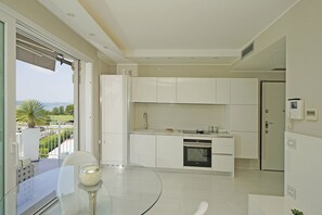 Frigorifero, microonde, forno, lavastoviglie