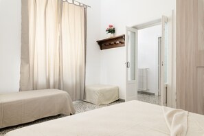 2 chambres, fer et planche à repasser, Wi-Fi gratuit, draps fournis