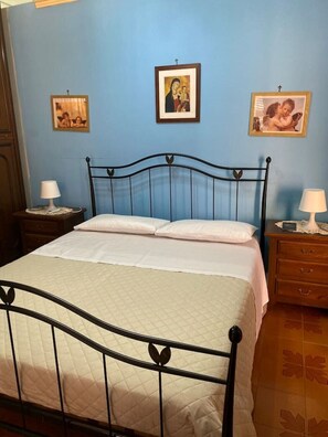 1 slaapkamer, een strijkplank/strijkijzer, wifi, beddengoed