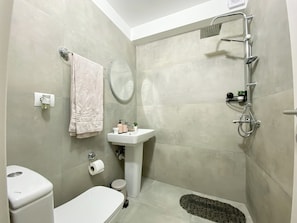Room, 1 Bedroom | Bathroom