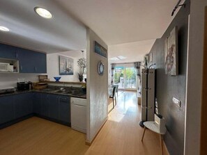 Fridge, microwave, oven, dishwasher - Lovely flat with large terrace and swimming pool AV 08 (Roses)