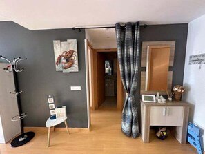 Interior - Lovely flat with large terrace and swimming pool AV 08 (Roses)