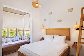 Deluxe Room with Bay Window | 1 室のベッドルーム、ミニバー、防音設備、WiFi (無料)