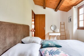 2 عدّة غرف نوم ومكواة/لوح كي وواي فاي مجانًا