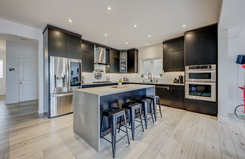 Rivertrail Retreat - 1 of a Kind Picturesque Deck + Movie theatre + Getaway