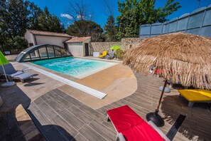Indoor pool, a heated pool - Gîte Standing Avec Jacuzzi Privatif (Allègre-les-Fumades)