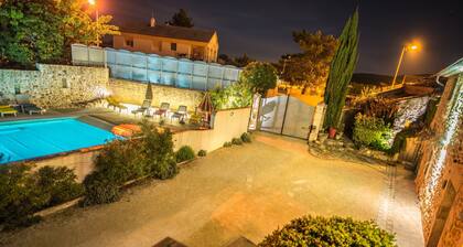 Gßte avec jacuzzi privatif dans un mas provençal