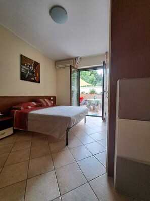 1 dormitori, escriptori, wifi i roba de llit 