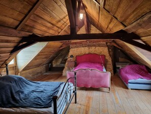 4 chambres, lit parapluie, accès Internet, draps fournis