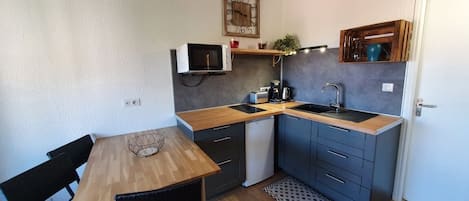 Fridge, microwave, stovetop, coffee/tea maker