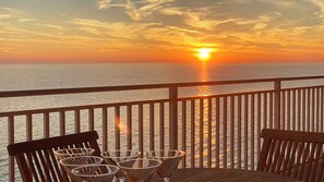 Property grounds - Splash 906E -Master on Gulf- Free Beach Chairs! Free Golf & Activities Daily! (Panama City Beach)