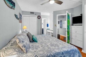 1 bedroom, in-room safe, iron/ironing board, free WiFi