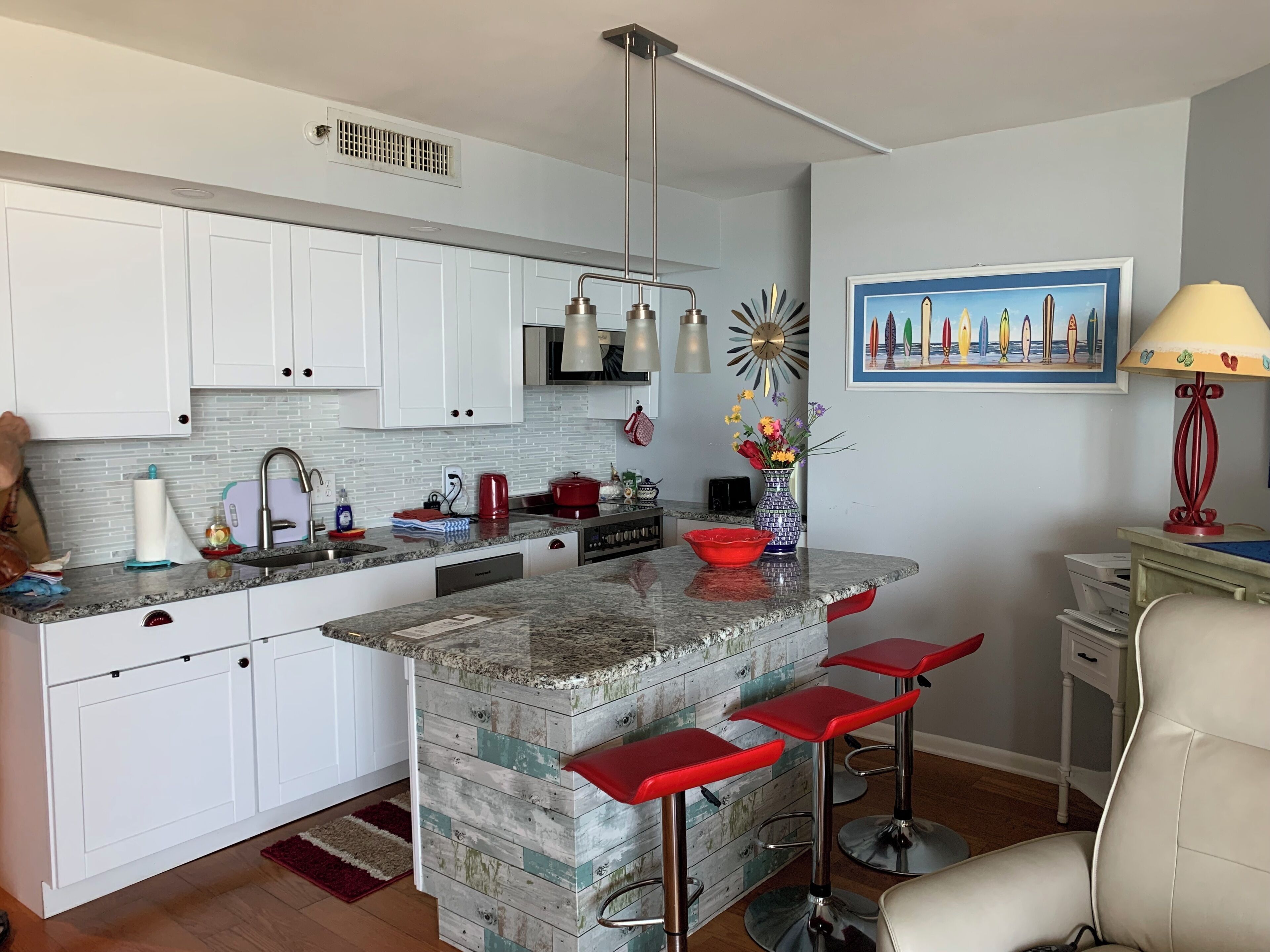 Coffee/tea maker, fridge, microwave, oven