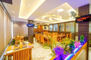 Restaurant - Hotel Natures View (Dharamshala)
