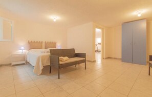 8 Schlafzimmer, Reisekinderbett, Bettwäsche