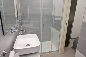 Dusj, hårføner, bidé og såpe