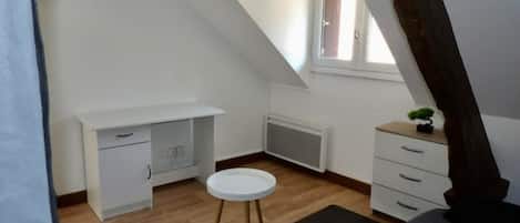 1 habitación, wifi y ropa de cama