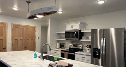 Fish Creek family retreat! A peaceful 6 bed/3 bath newly built home.