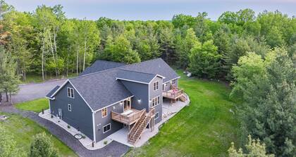 Fish Creek family retreat! A peaceful 6 bed/3 bath newly built home.