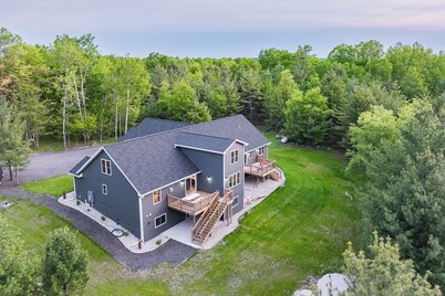 Fish Creek family retreat! A peaceful 6 bed/3 bath newly built home.