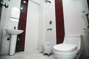 Dobbeltrom – deluxe | Bad | Dusj og håndklær