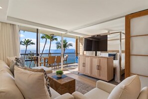 Smart TV - Luxurious 2BR Mana Kai Retreat: Panoramic Ocean Views, Modern Amenities (Kihei)