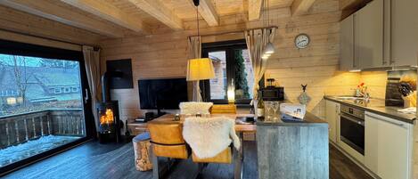 Microondas, horno, placa de cocina y lavavajillas