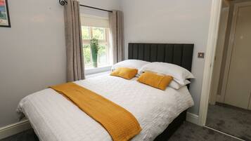 4 bedrooms, individually decorated, individually furnished, free WiFi